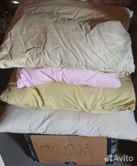 Перина перьевая и 6 подушек.Куриный пух