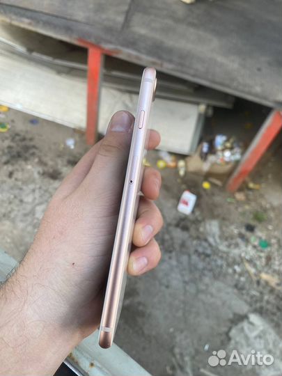 iPhone 8, 64 ГБ