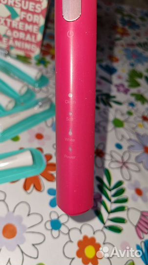 Электрическая зубная щетка. Новая