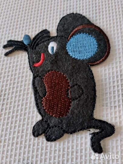 Нашивки на одежду с клеевым слоем