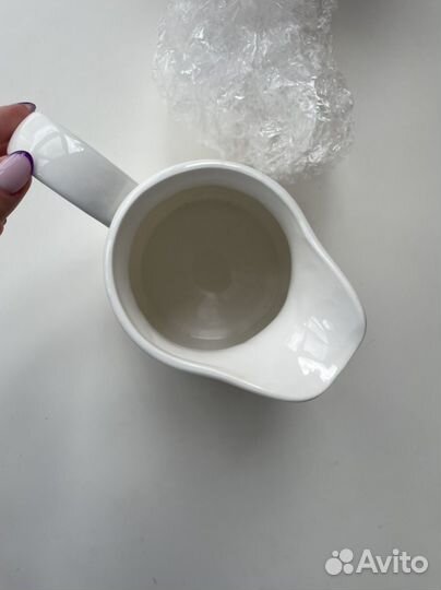 Кувшин белый Elan Gallery розы 1.2 л