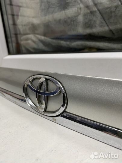 Молдинг крышки багажника Carina 211