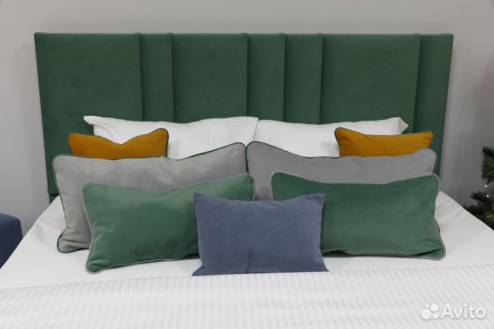 Кровать двухспальная с мягким изголовьем