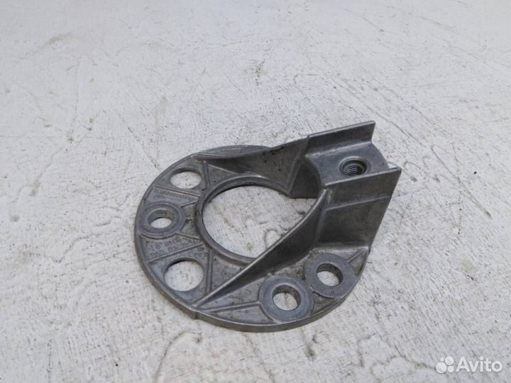 Кронштейн переднего амортизатора