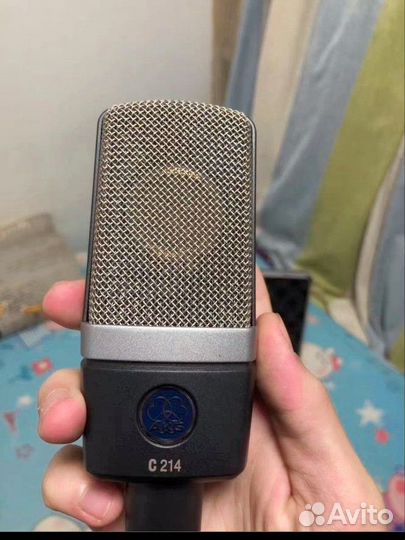 Студийный микрофон AKG c214