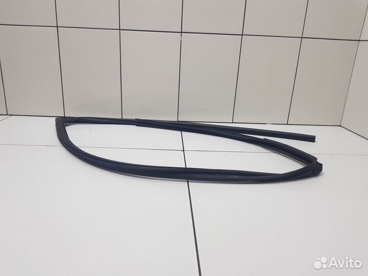 Уплотнитель стекла переднего правого