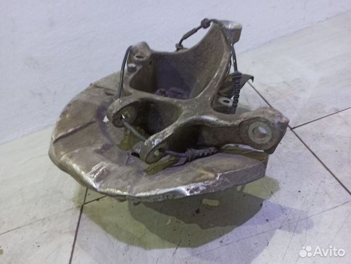 Кулак задний правый бмв