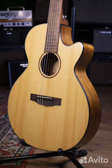Акустические и классические гитары Cort