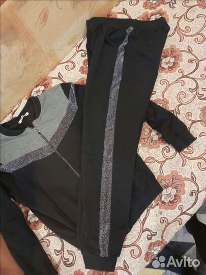 Спортивный костюм женский