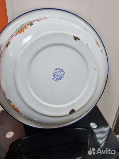 Эмалированный таз с рисунком 50-х годов времен