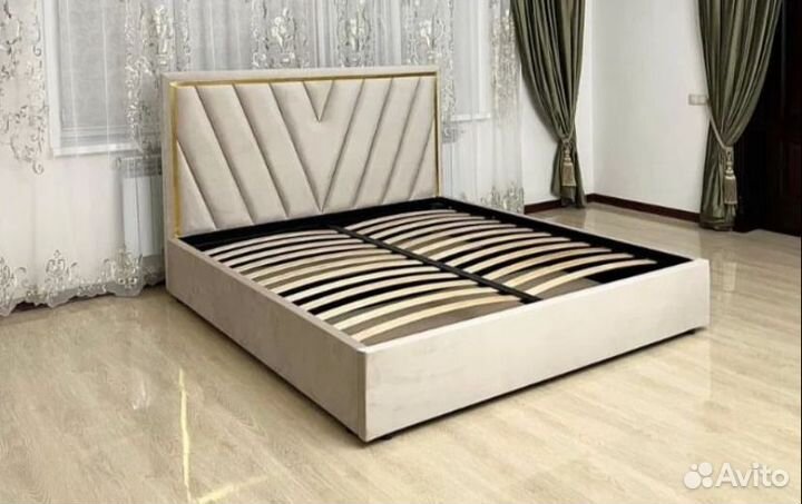 Кровать двухспальная с подьемным механизмом