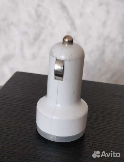 Автомобильное зарядное устройство