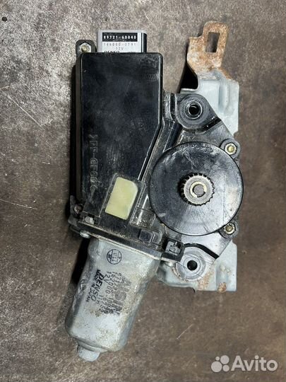 Моторчик люка Land Cruiser 100 63260-60110