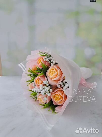 Букет роз из мыла в руку