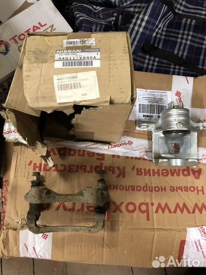 Суппорт задний правый Nissan-Patrol Y61