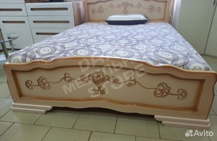 Кровать массив