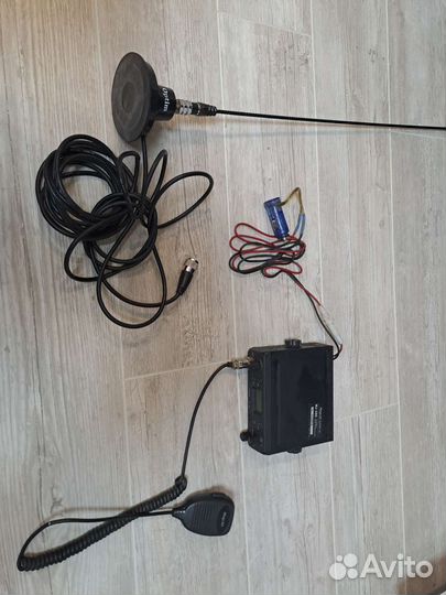 Автомобильная рация с антенной