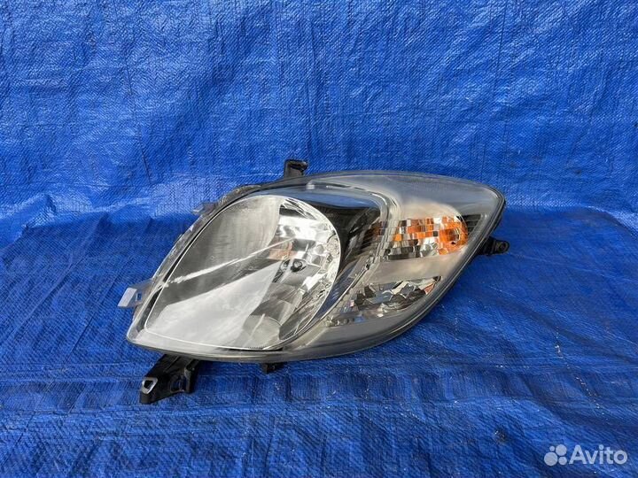 Фара правая toyota vitz