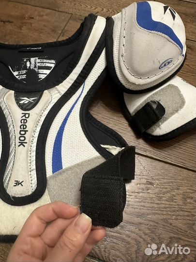 Нагрудник хоккейный Reebok, размер М (3-6 лет)