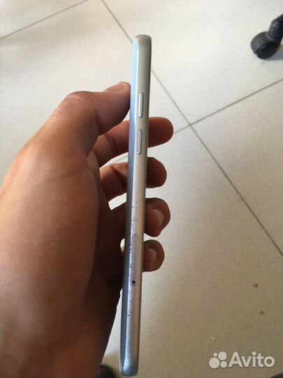 Телефон Samsung