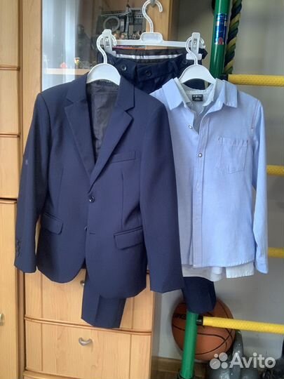 Школьный костюм и рубашка на мальчика