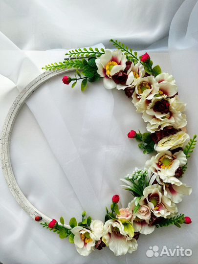 Венок из цветов для интерьера
