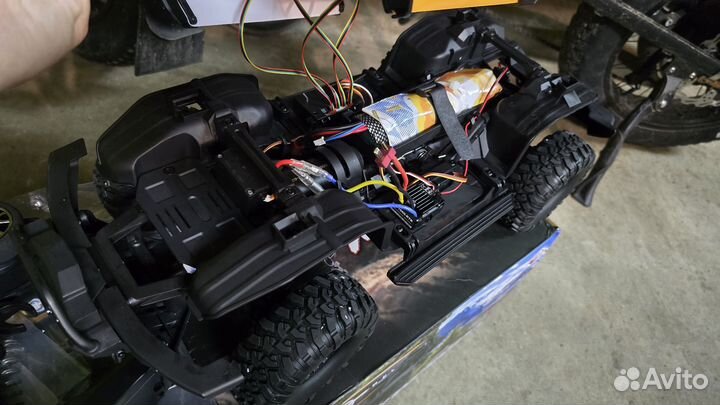 Huangbo r1001 (копия traxxas TRX-4)