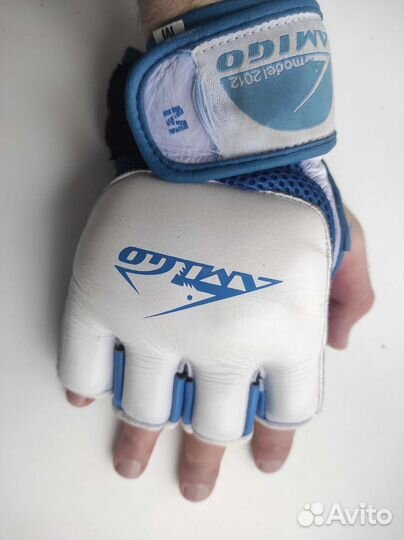 Перчатки для кикбоксинга