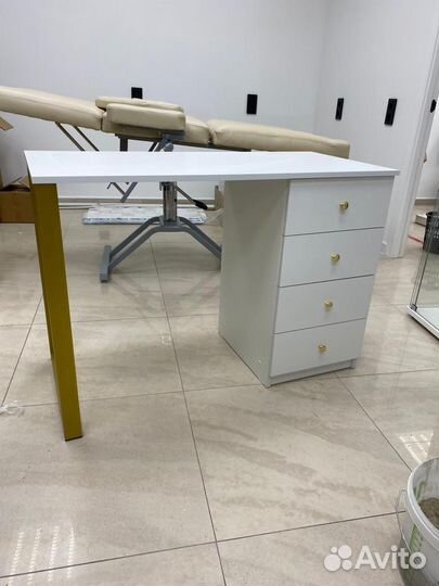 Маникюрный стол от производителя