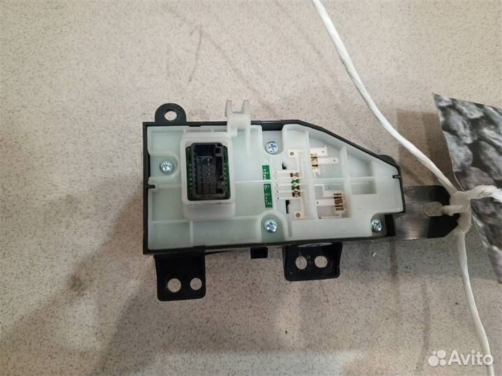 Кнопка фиксатора стояночного тормоза Toyota Camry