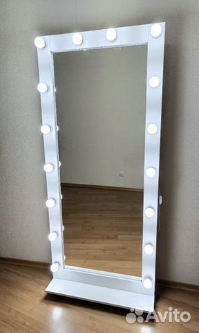Гримерное зеркало с лампочками