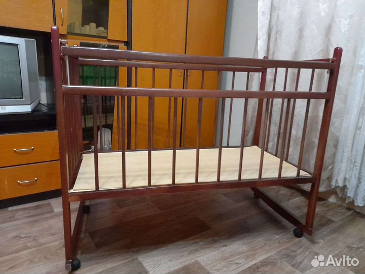 Детская кроватка