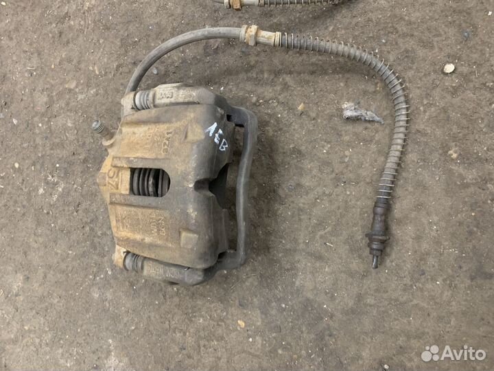 Суппорт передний Chery Tiggo T11 Fl