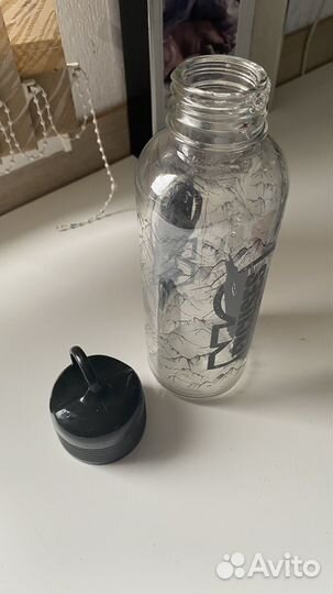 Стеклянная бутылка для воды на тренировку