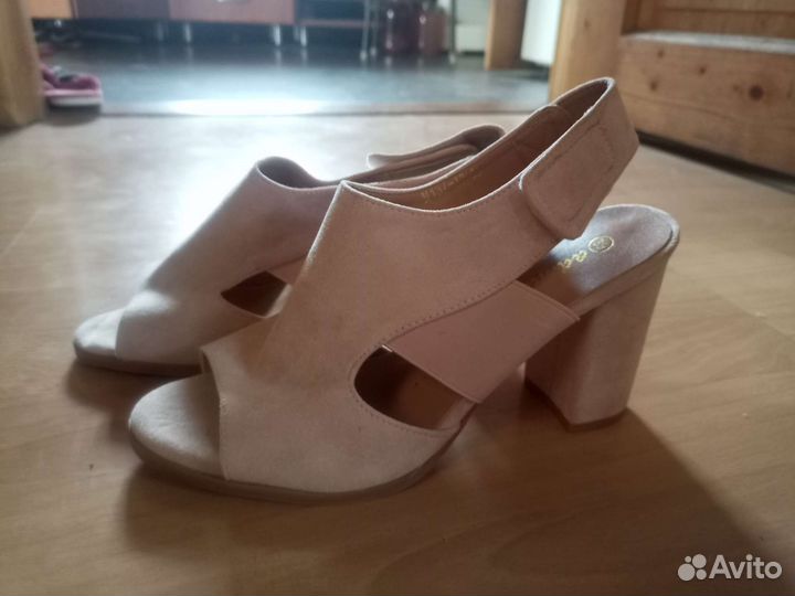 Босоножки женские 39 размер новые
