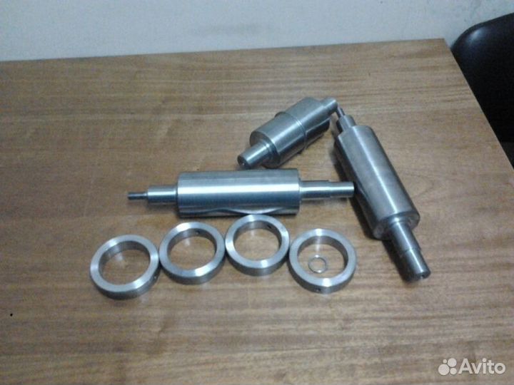 Выполнение токарных работ, Токарь