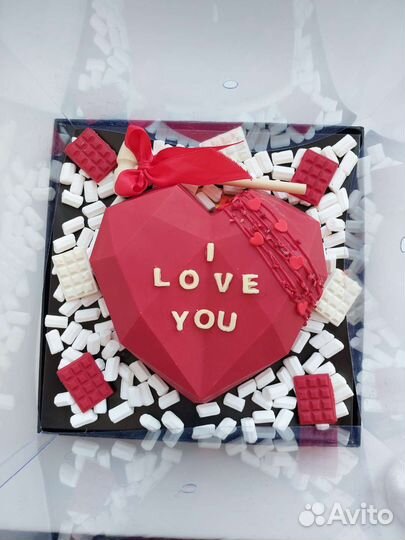 Шоколадная пиньята сердце с подарком