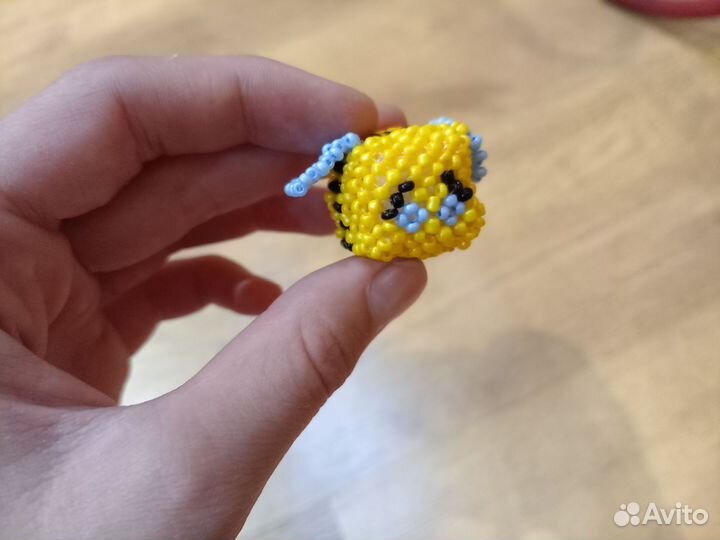 Пчёлка из бисера
