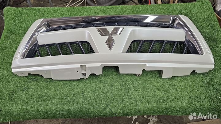 Решетка радиатора паджеро 3