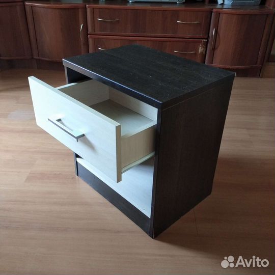Тумба прикроватная