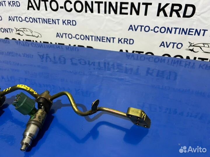 Топливная форсунка правая Nissan Skyline V35