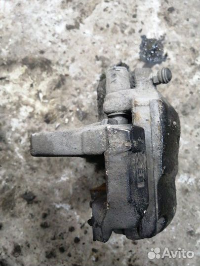 Суппорт передний правый Volkswagen Passat 3C2 BVY