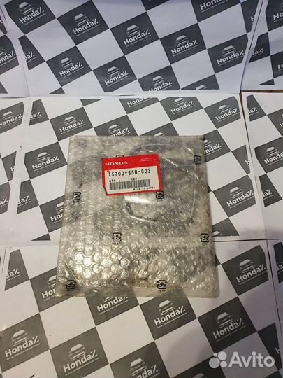 Эмблема передней решетки Honda Civic 8 4D дорест