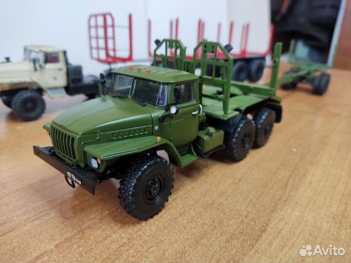 Модели 1/43 Урал лесовоз