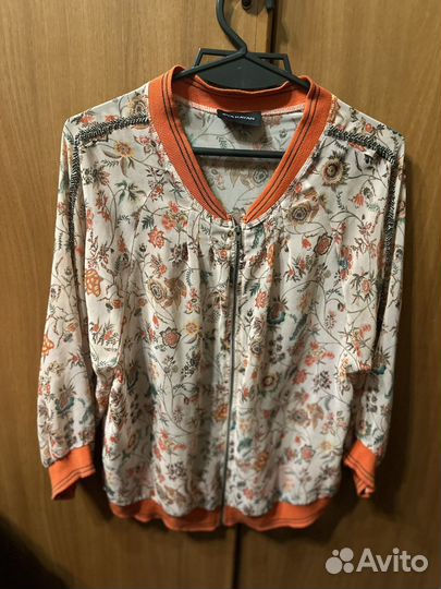 Ветровка женская