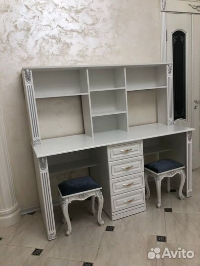 Письменный стол