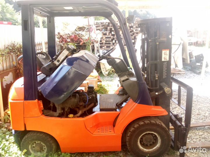 Вилочный погрузчик Toyota 7FGL18, 2002