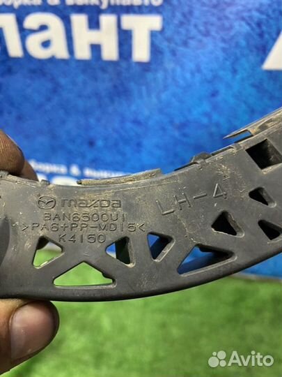 Крепление бампера переднее левое Mazda 3 BK седан