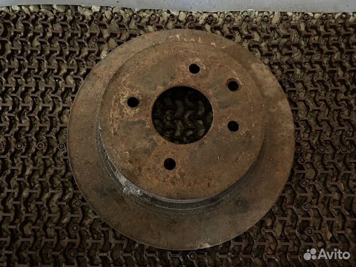 Диск тормозной задний Тиида 1 Nissan Tiida