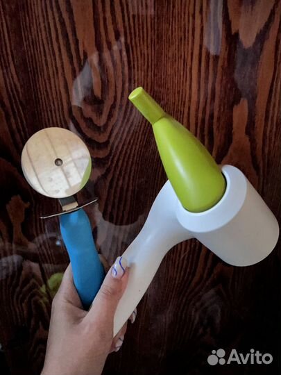 Нож для пиццы и терка для сыра